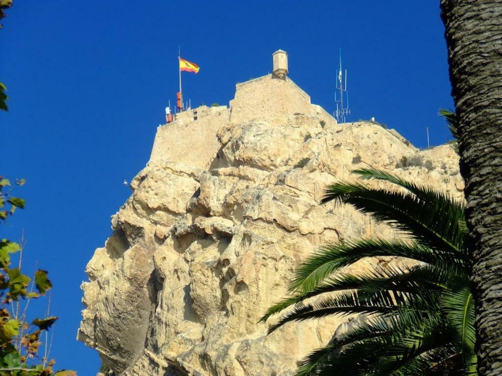 Apartamento En Albufereta Con Vistas Al Mar Apartment อาลิกันเต ภายนอก รูปภาพ
